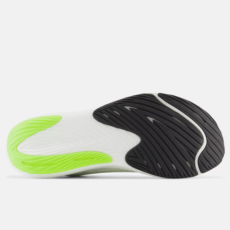 SEPATU LARI NEW BALANCE FuelCell Rebel v3