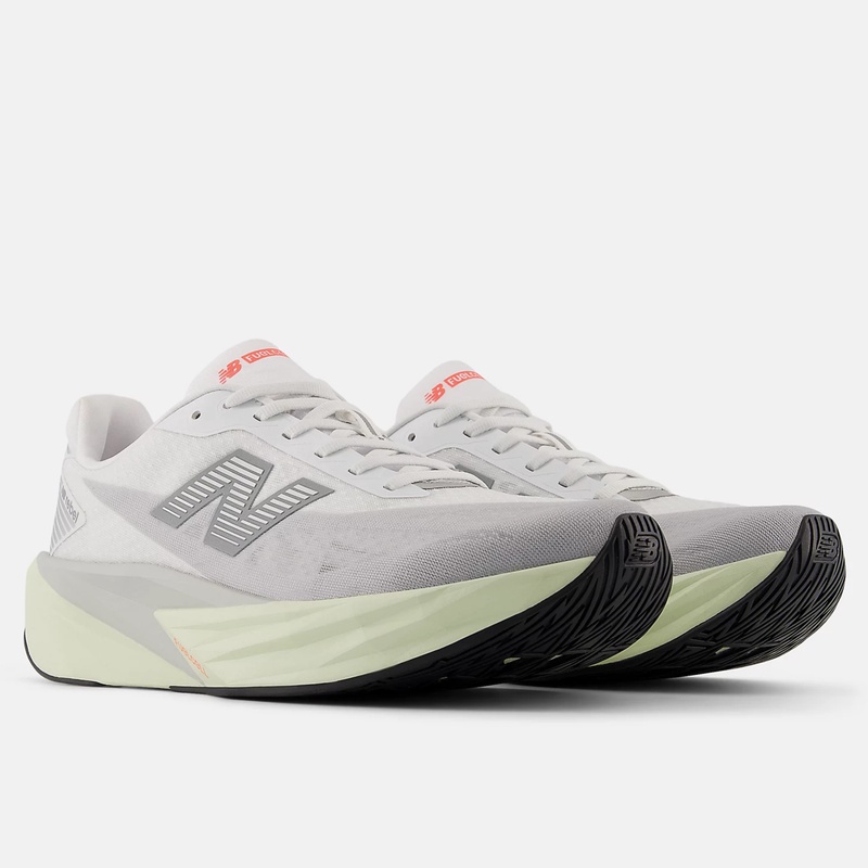 SEPATU LARI NEW BALANCE Fuelcell Rebel V5