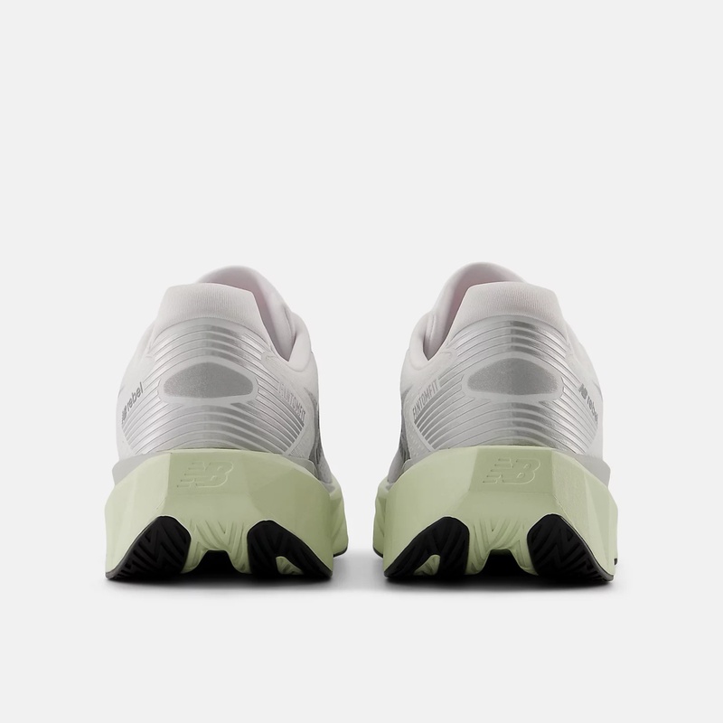 SEPATU LARI NEW BALANCE Fuelcell Rebel V5