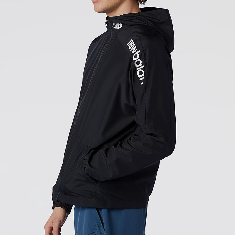 BAJU SNEAKERS NEW BALANCE Tenacity Lined Woven Jacket