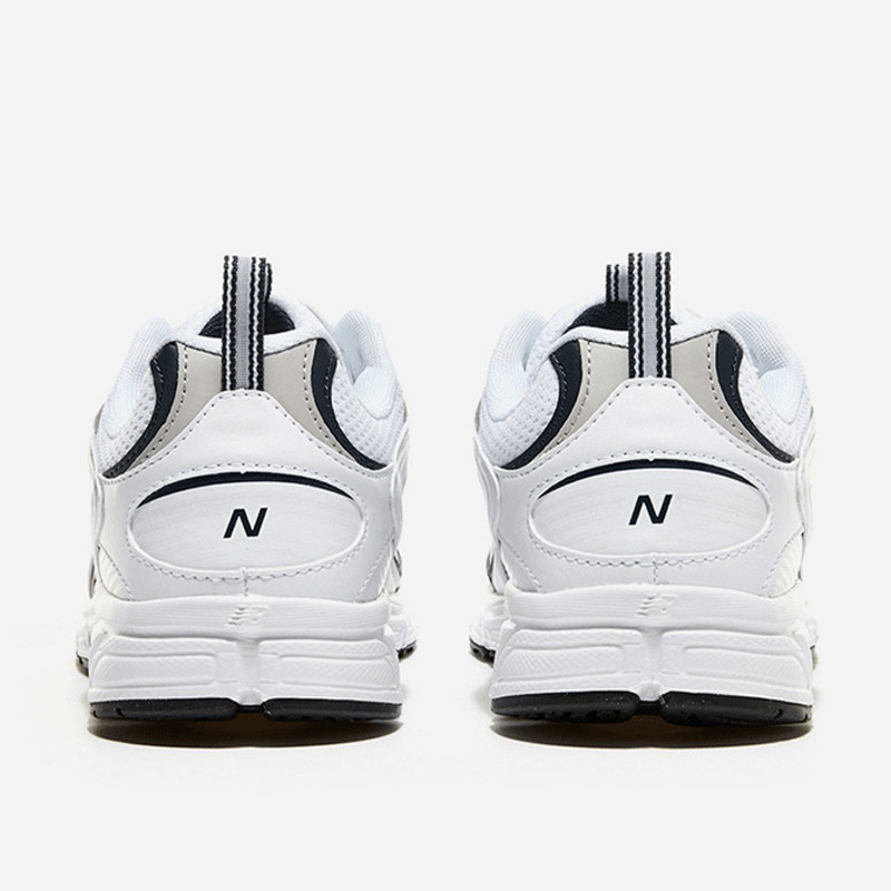 SEPATU SNEAKERS NEW BALANCE 408