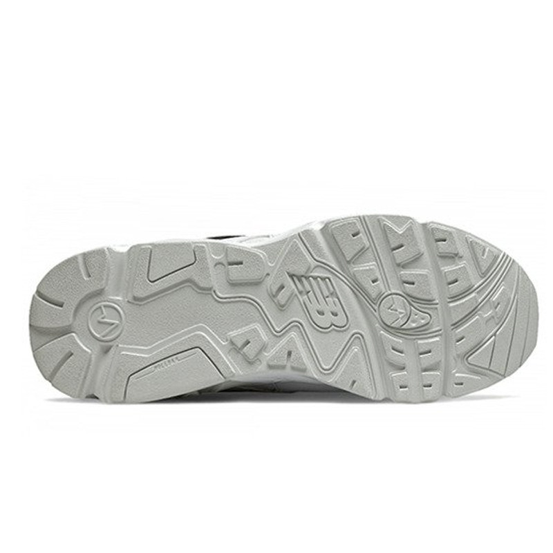 SEPATU SNEAKERS NEW BALANCE 850