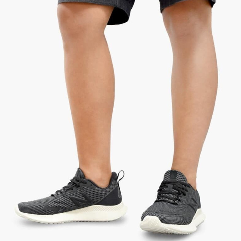 SEPATU SNEAKERS NEW BALANCE Ryval