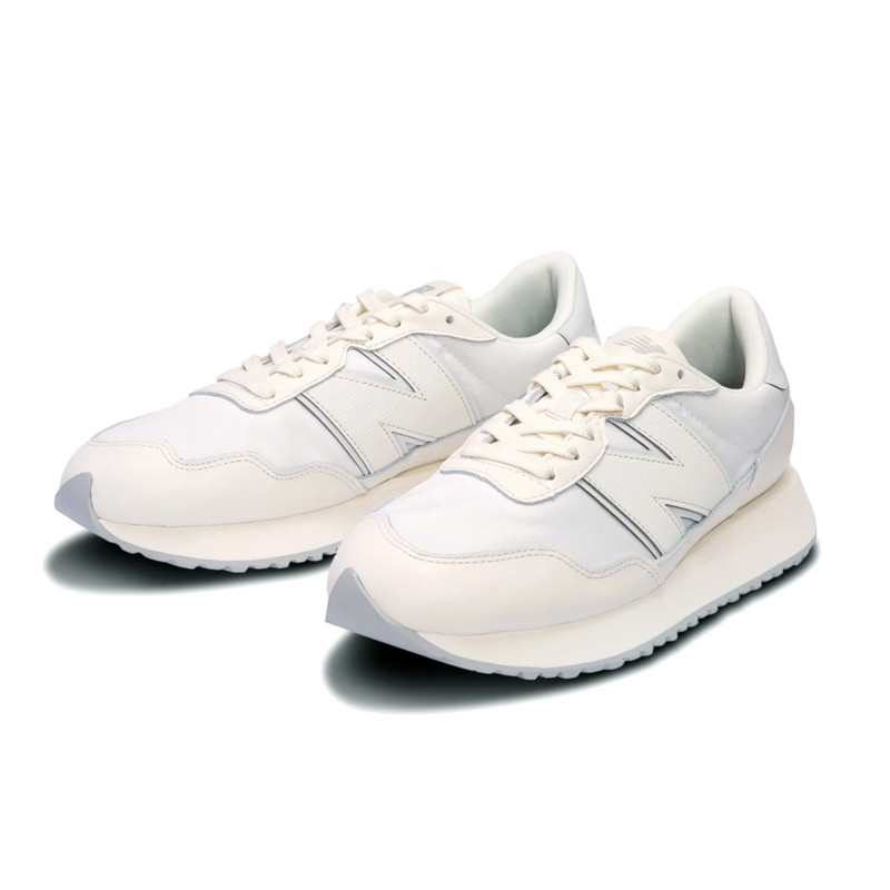 SEPATU SNEAKERS NEW BALANCE 237 White Pack