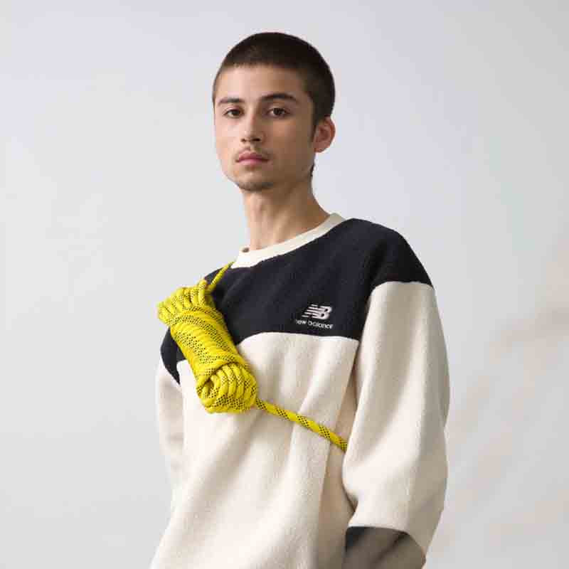 BAJU SNEAKERS NEW BALANCE Athletics Trail Blocked Sherpa Crew