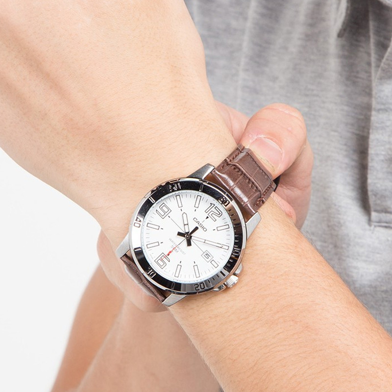 Analog White Dial Leather Strap foto 3