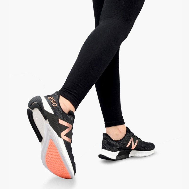 SEPATU LARI NEW BALANCE Wmns Fuelcell 890 v8