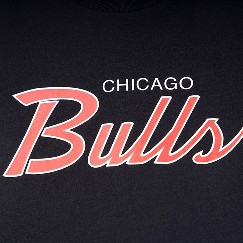 BAJU SNEAKERS NEW ERA NBA Scripts Chicago Bulls Tee