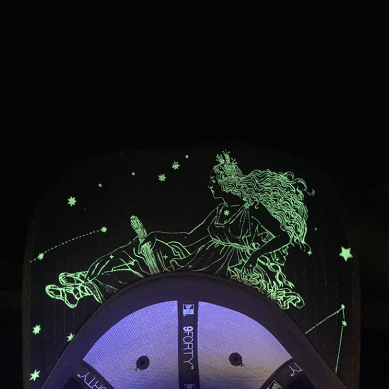 TOPI SNEAKERS NEW ERA ZODIAC VIRGO GLOW IN THE DARK 9forty Cap