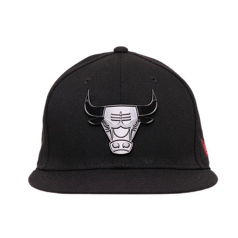AKSESORIS SNEAKERS NEW ERA Chicago Bulls Metal Logo