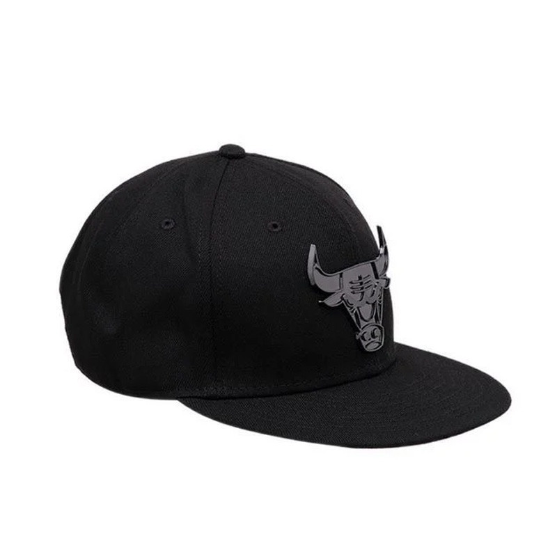 AKSESORIS SNEAKERS NEW ERA Chicago Bulls Metal Logo