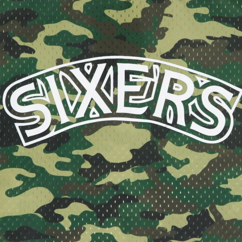 BAJU BASKET MITCHELL N NESS Philadelphia 76ers Camo Mesh V-Neck Tee