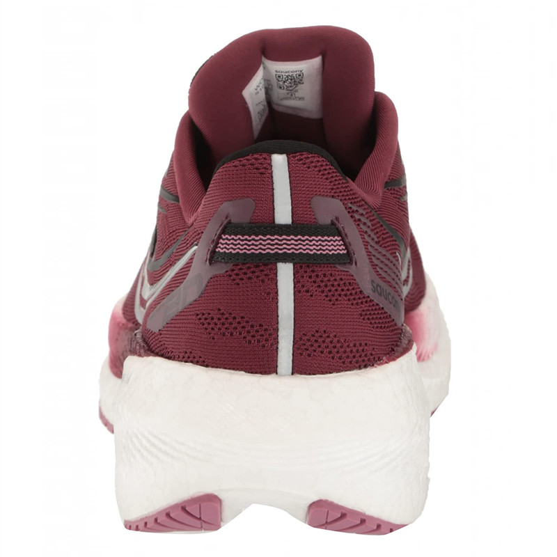 SEPATU LARI SAUCONY Wmns Triumph 20
