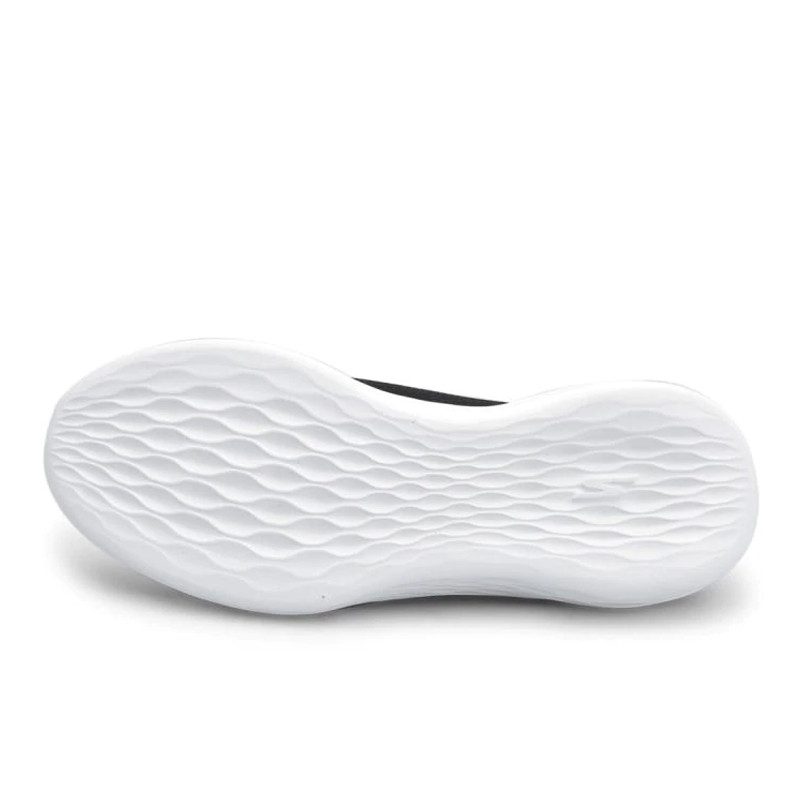 SEPATU SNEAKERS SKECHERS Go Strike
