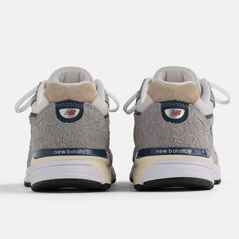 SEPATU SNEAKERS NEW BALANCE Made in USA 990 v4