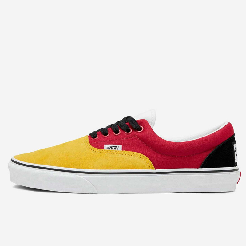 SEPATU SNEAKERS VANS Ua Era OTW Rally