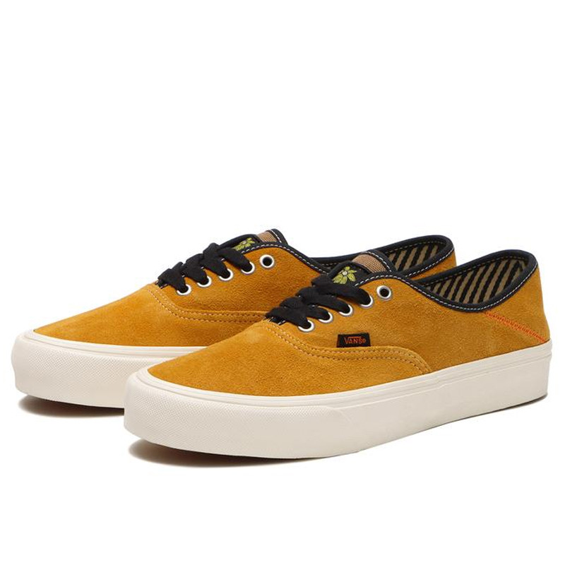 SEPATU SNEAKERS VANS Grow Garden Authentic Convert VR3