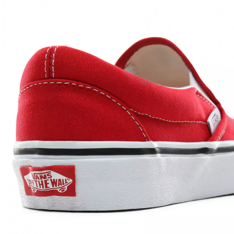 SEPATU SNEAKERS VANS UA Classic Slip-On