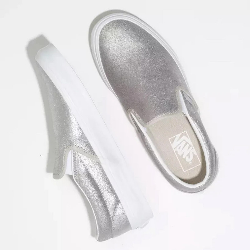 SEPATU SNEAKERS VANS Wmns Classic Slip On