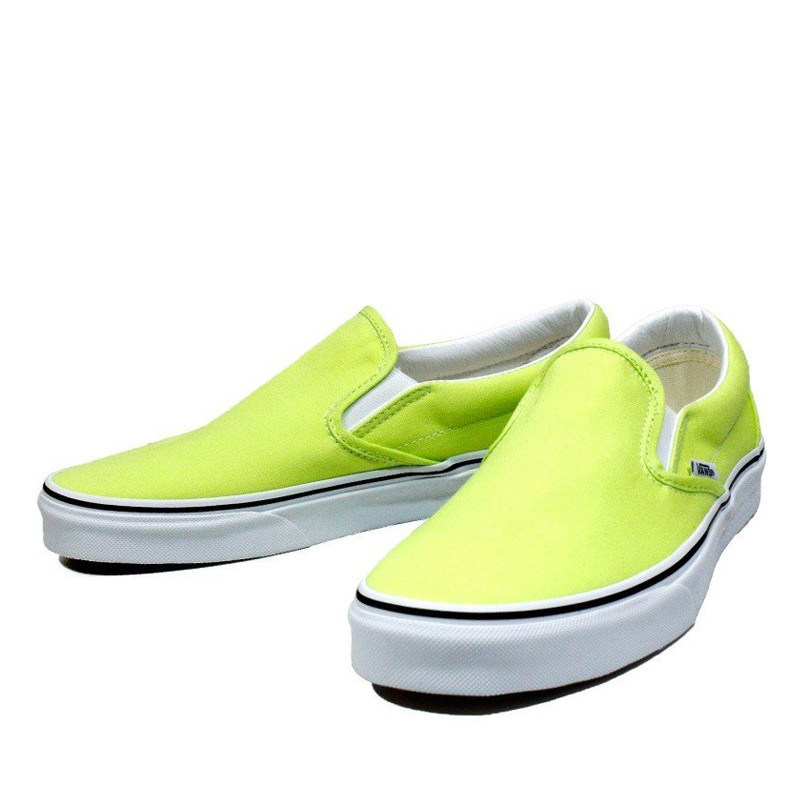 SEPATU SNEAKERS VANS Ua Classic Slip-On