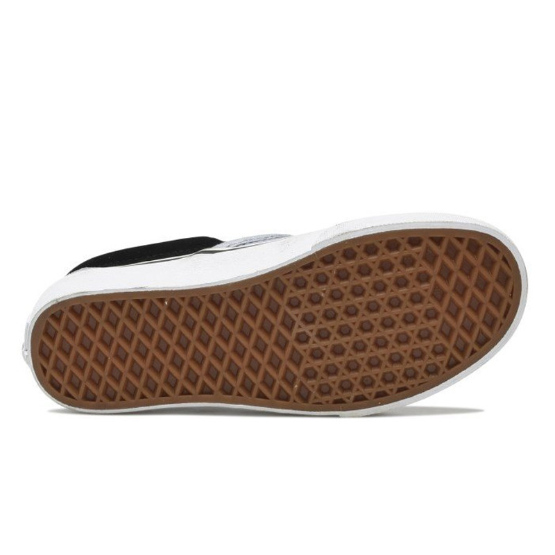 SEPATU SNEAKERS VANS Classic Slip On Suede