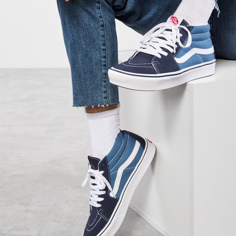SEPATU SNEAKERS VANS ComfyCush SK8-Mid
