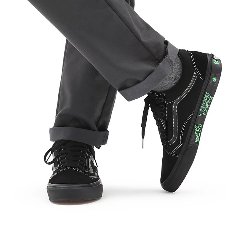 SEPATU SNEAKERS VANS OLD SKOOL Live at Hov