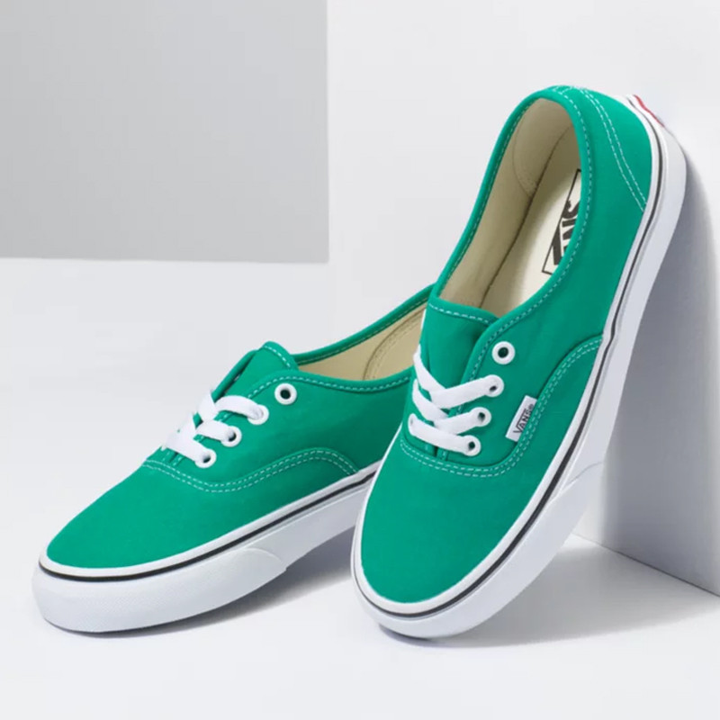 SEPATU SNEAKERS VANS Authentic
