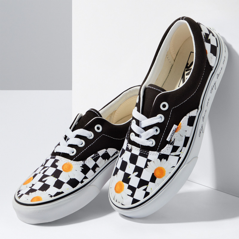 SEPATU SNEAKERS VANS LOVE ME OR LOVE ME NOT ERA
