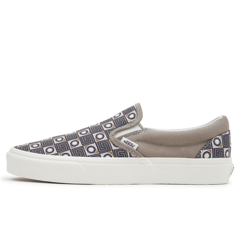 SEPATU SNEAKERS VANS GEO TREK CLASSIC Slip-On