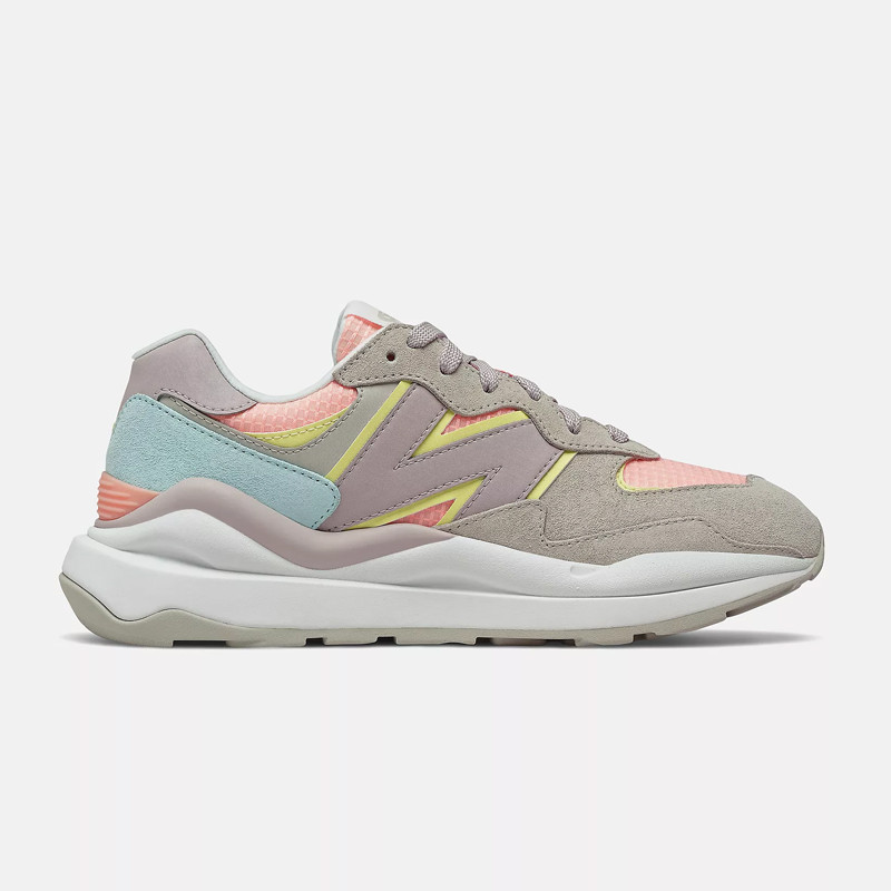 SEPATU SNEAKERS NEW BALANCE Wmns 5740