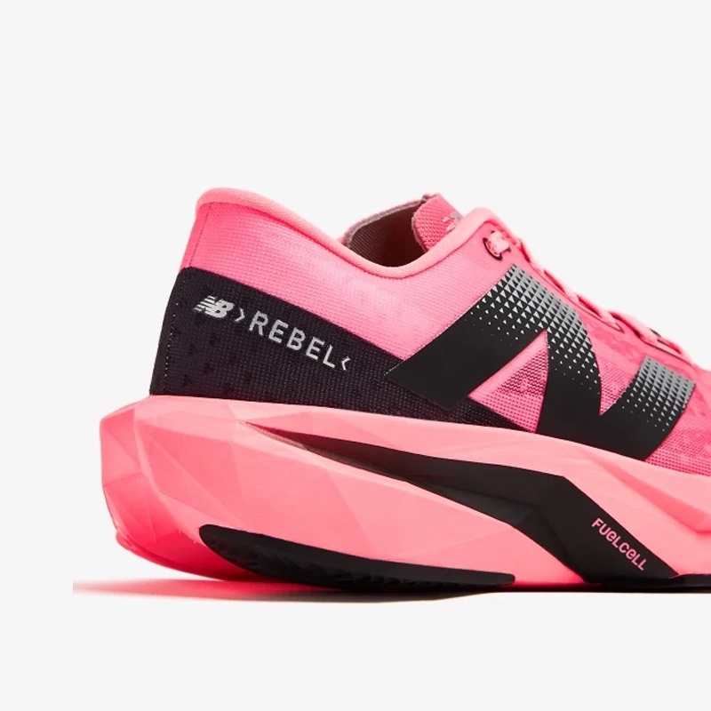 SEPATU LARI NEW BALANCE Wmns FuelCell Rebel v4