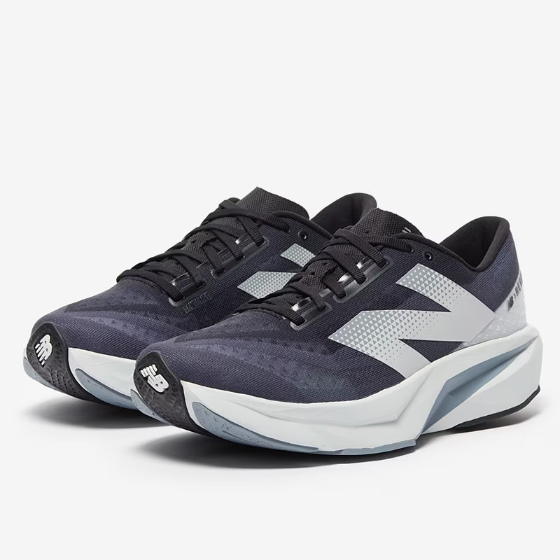 SEPATU LARI NEW BALANCE Wmns FuelCell Rebel v4