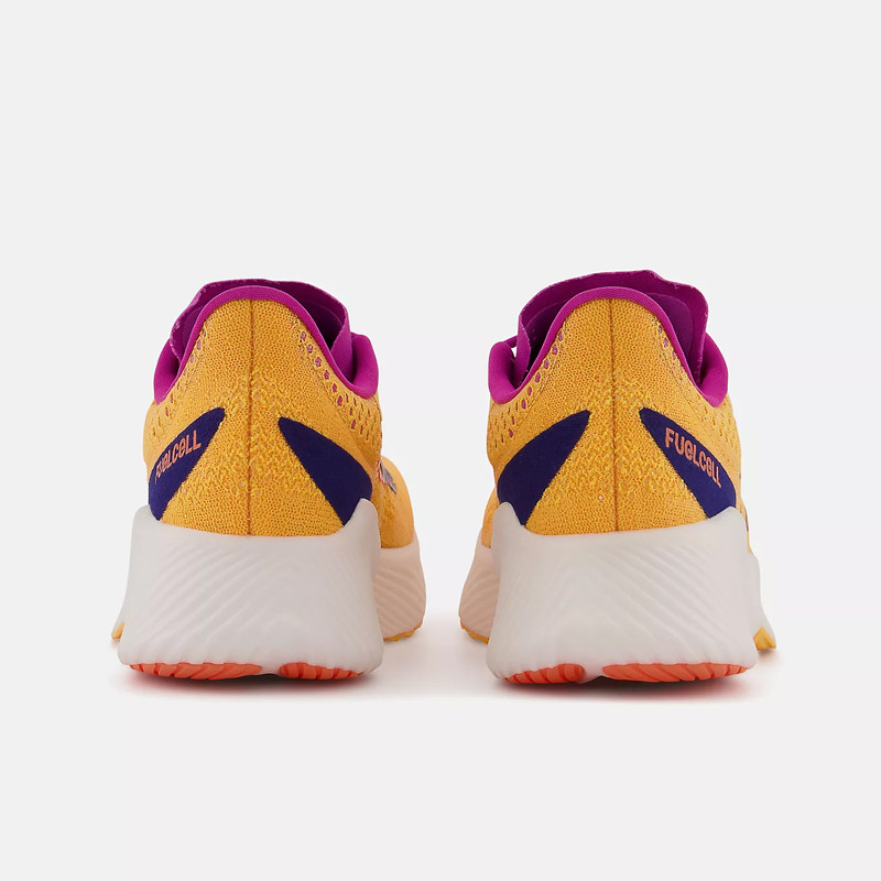 SEPATU LARI NEW BALANCE Wmns FuelCell RC Elite v2