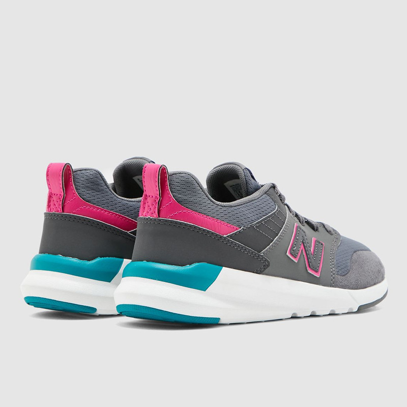 SEPATU SNEAKERS NEW BALANCE Wmns 009