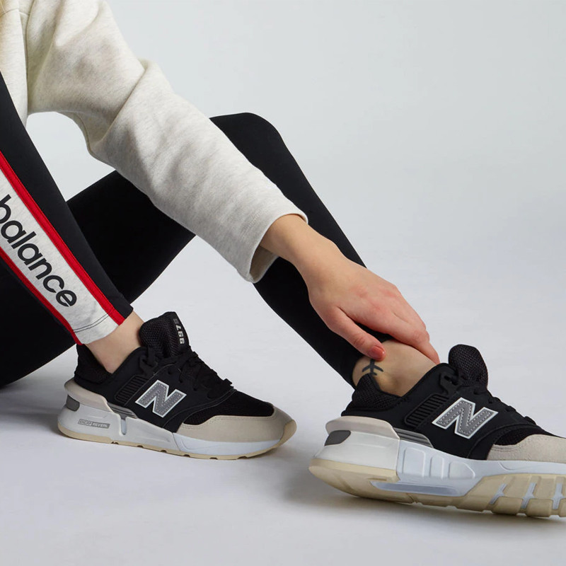 SEPATU SNEAKERS NEW BALANCE Wmns 997 Sport