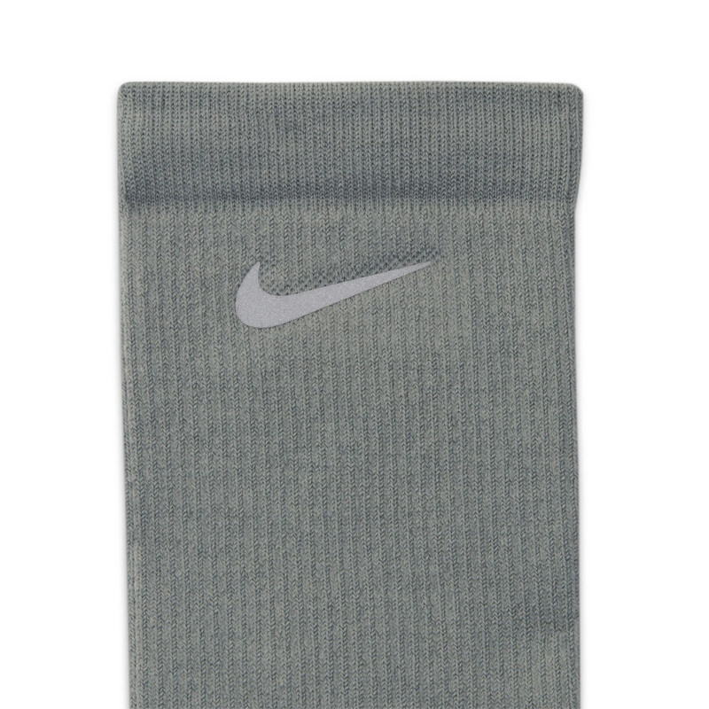 KAOS KAKI LARI NIKE Dri-FIT Crew Sock