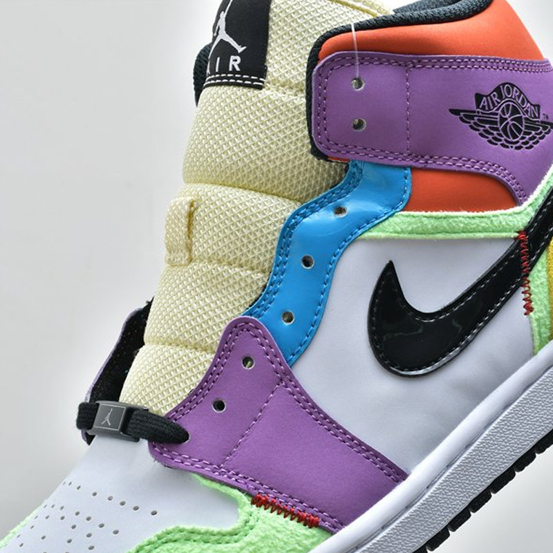 SEPATU BASKET AIR JORDAN Wmns AJ 1 Mid SE