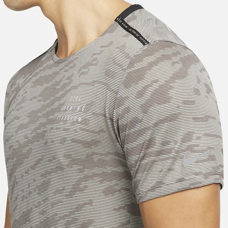 BAJU LARI NIKE Dri-FIT Run Division Rise 365 Tee