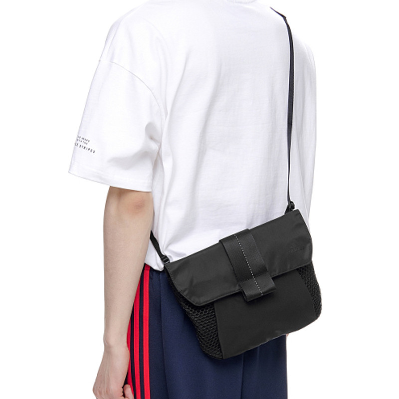 TAS SNEAKERS ADIDAS Favorite Sacoche