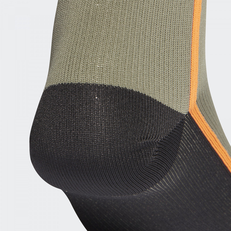KAOS KAKI SNEAKERS ADIDAS Alphaskin Ultralight Performance Crew Socks