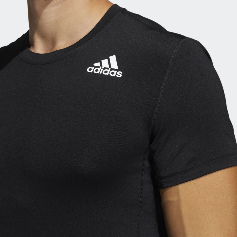 BAJU TRAINING ADIDAS TECHFIT COMPRESSION SHORT SLEEVE TEE