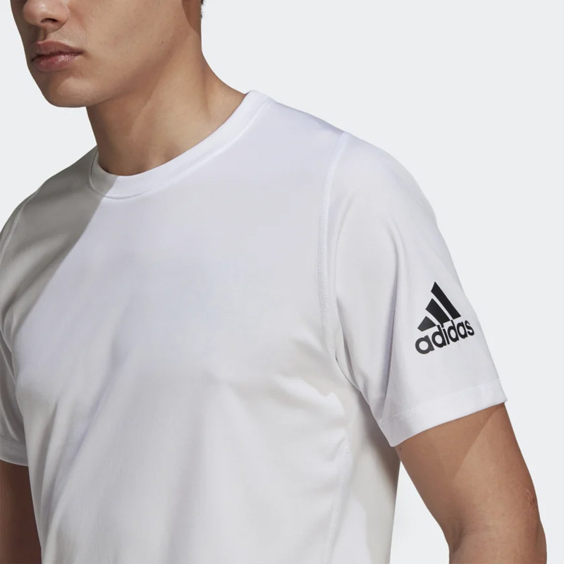 BAJU TRAINING ADIDAS FREELIFT ULTIMATE AEROREADY DESIGNED 2 MOVE SPORT TEE