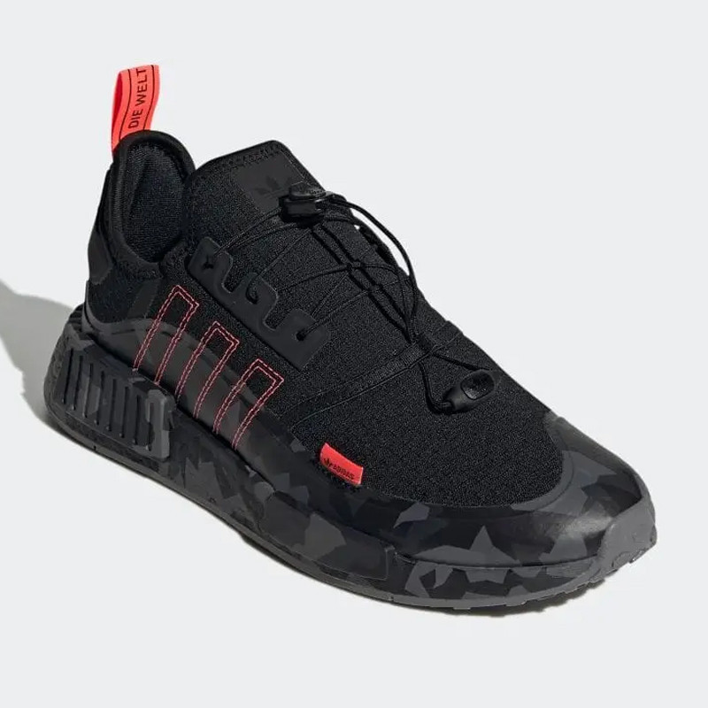 SEPATU SNEAKERS ADIDAS NMD_R1 TR