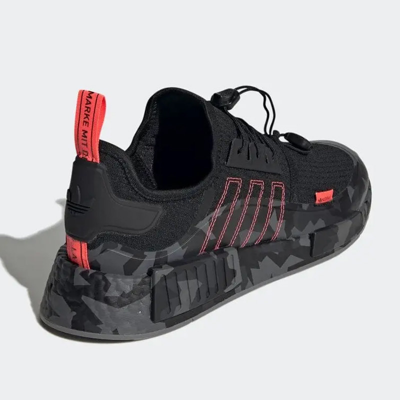 SEPATU SNEAKERS ADIDAS NMD_R1 TR
