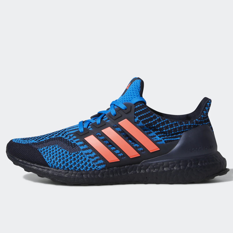 SEPATU LARI ADIDAS ULTRABOOST 5.0 DNA