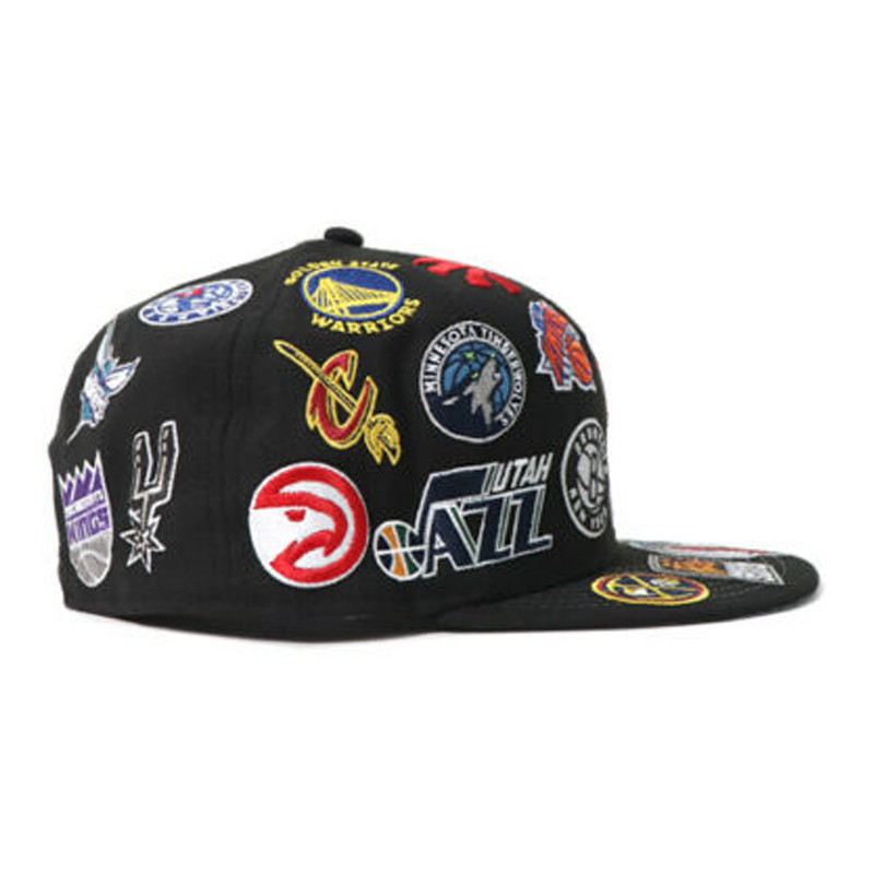 AKSESORIS SNEAKERS NEW ERA NBA Logo Allover 59Fifty Cap