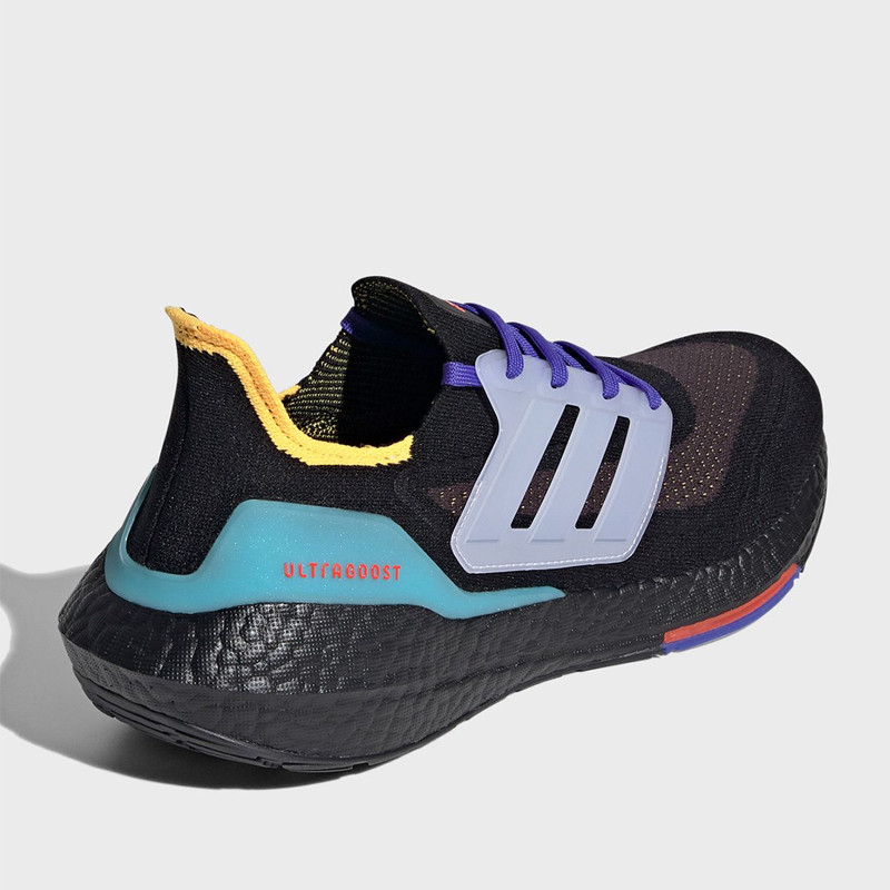 SEPATU LARI ADIDAS Ultraboost 21