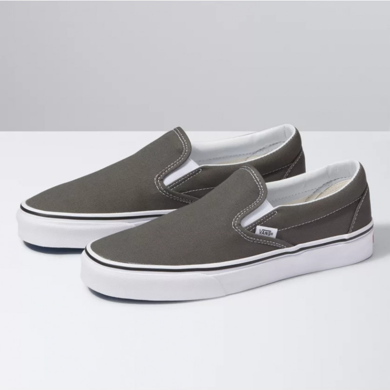 SEPATU SNEAKERS VANS Classic Slip-On