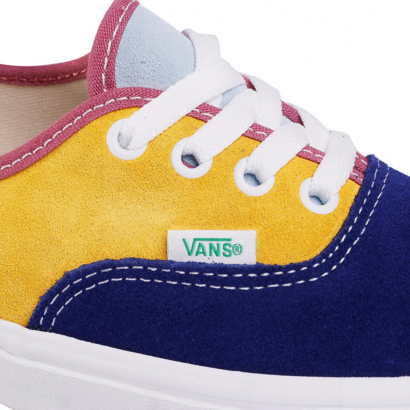 SEPATU SNEAKERS VANS Authentic
